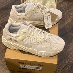 Mens Yeezy Boost 700 in white